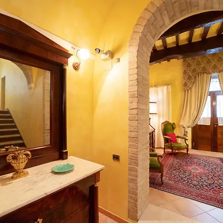 Degli Alessandri Palace *